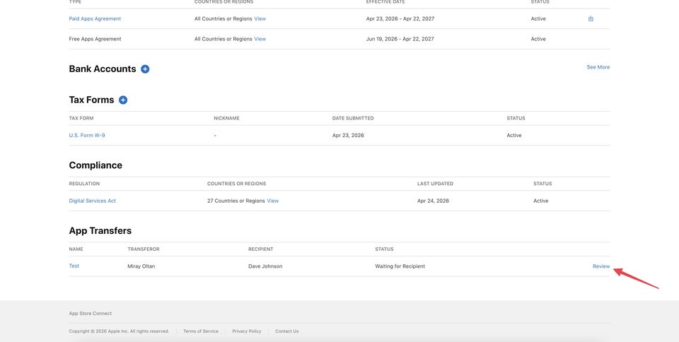 Розділ Business в App Store Connect отримувача — блок App Transfers з очікуючим запитом